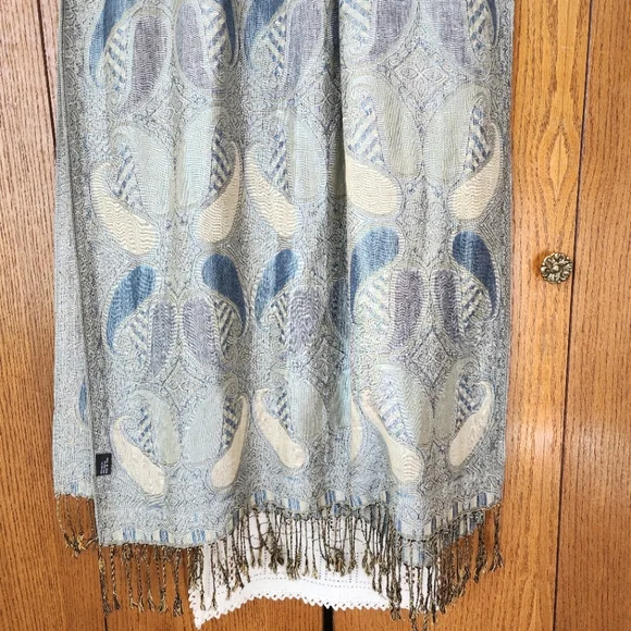 Elegant Paisley Scarf in Blue and Gold - Picture 5 of 14